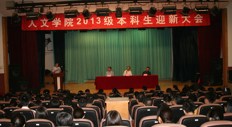 员工代表发言。