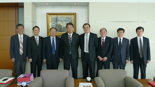 与佳能公司执行董事野口一彦等