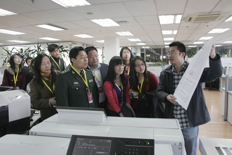 总编室编辑介绍报纸编辑组版过程