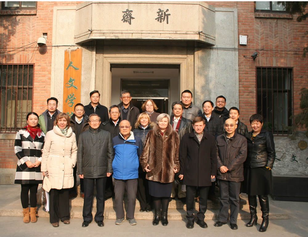 出席仪式的中俄双方学者、部分作者合影