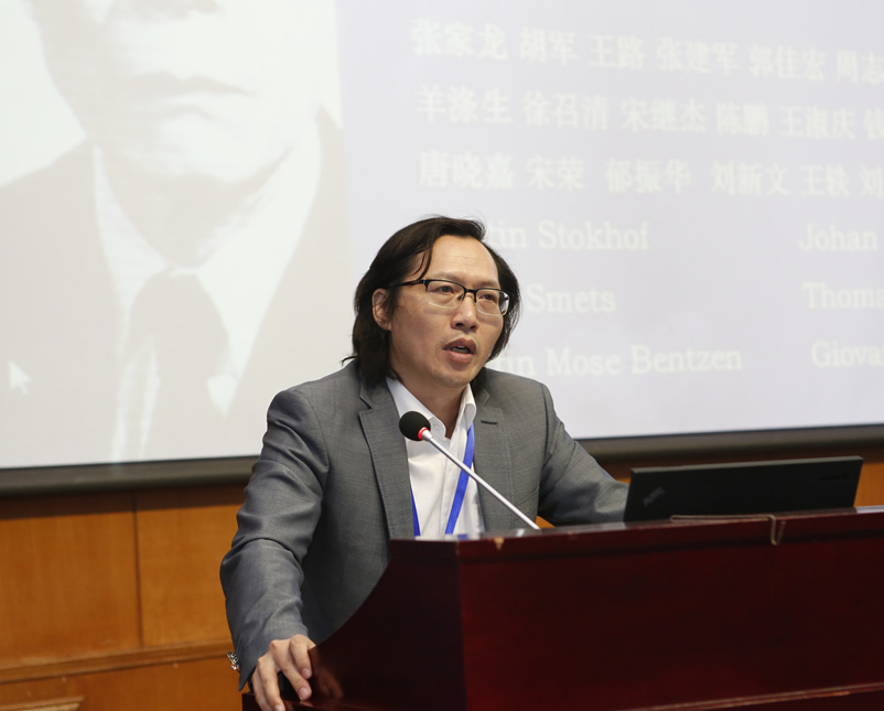 黄裕生发言。