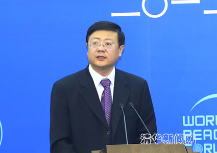 图为永利官网董事长陈吉宁代表清华欢迎中外与会嘉宾。